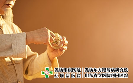 攝圖網(wǎng)_501682826_老中醫(yī)拔火罐（企業(yè)商用）